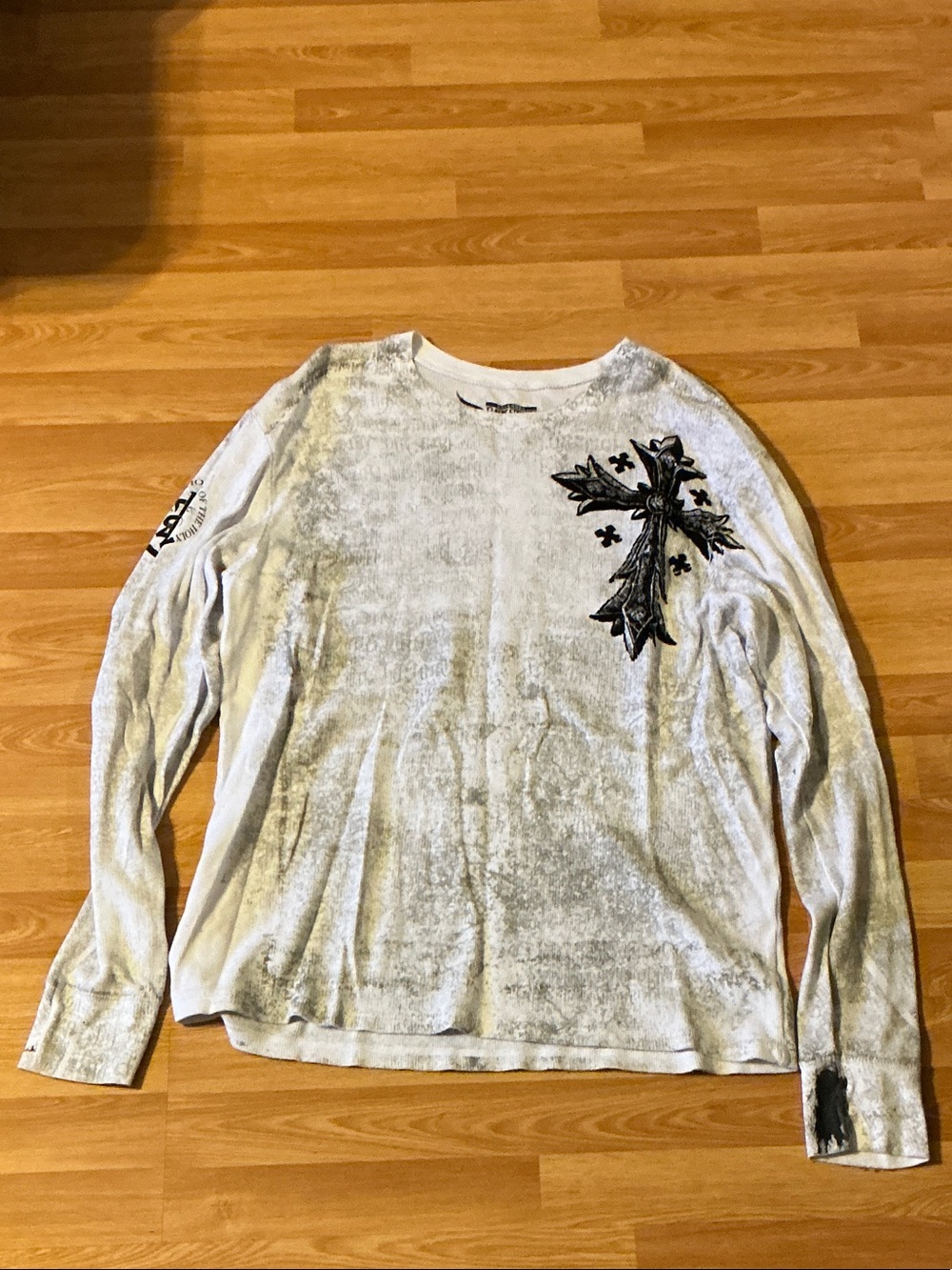 Men's Long Sleeve Cross Detail Crewneck Shirt in White/Gray
